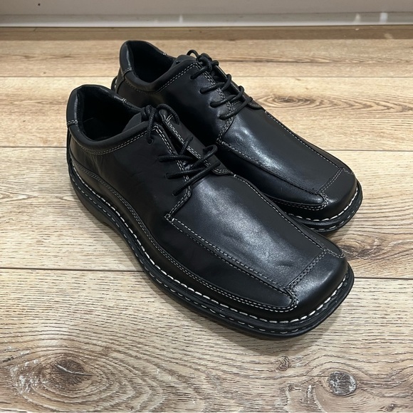 New in box Steve Madden Menlow black loafers with detailed white stitching, 9.5. - Picture 5 of 16